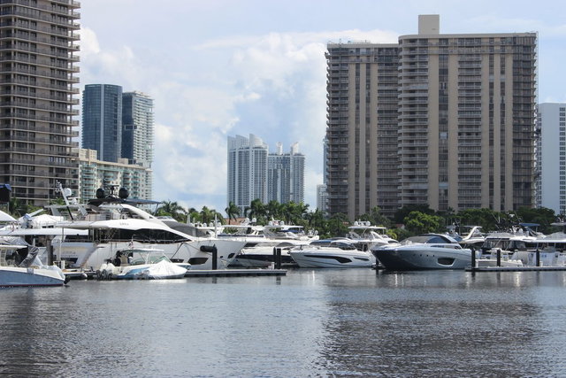 Turnberry Towers  photo 3